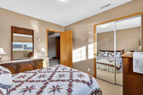 328 Parkview Estates, Strathmore, AB - Indoor Photo Showing Bedroom