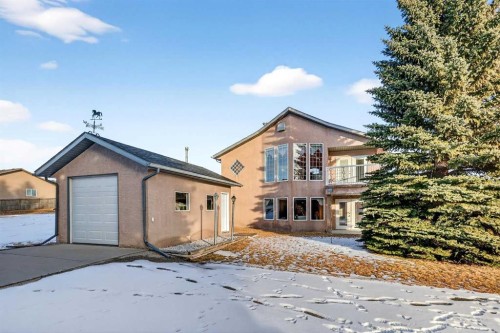 328 Parkview Estates, Strathmore, AB - Outdoor With Balcony