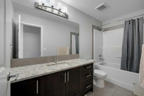 216 Carringvue Manor Nw, Calgary, AB - Indoor Photo Showing Bathroom