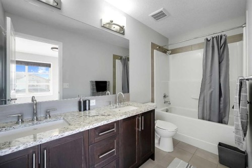 216 Carringvue Manor Nw, Calgary, AB - Indoor Photo Showing Bathroom