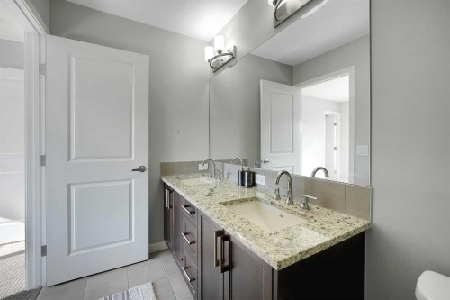 216 Carringvue Manor Nw, Calgary, AB - Indoor Photo Showing Bathroom