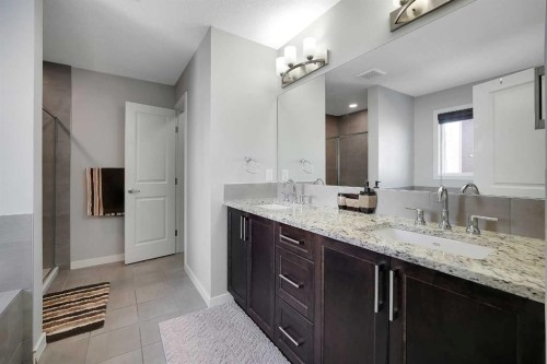 216 Carringvue Manor Nw, Calgary, AB - Indoor Photo Showing Bathroom