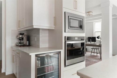 29 Cranbrook Park Se, Calgary, AB - Indoor Photo Showing Kitchen