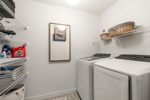 29 Cranbrook Park Se, Calgary, AB - Indoor Photo Showing Laundry Room