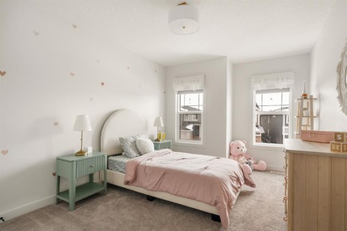 29 Cranbrook Park Se, Calgary, AB - Indoor Photo Showing Bedroom