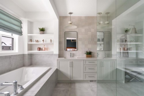 29 Cranbrook Park Se, Calgary, AB - Indoor Photo Showing Bathroom