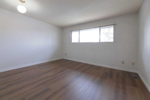 6501 Coach Hill Road Sw, Calgary, AB - Indoor Photo Showing Other Room