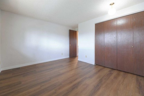 6501 Coach Hill Road Sw, Calgary, AB - Indoor Photo Showing Other Room