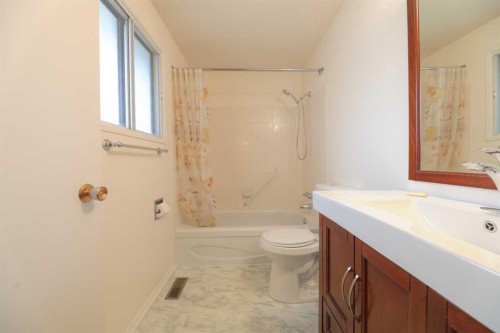 6501 Coach Hill Road Sw, Calgary, AB - Indoor Photo Showing Bathroom