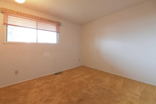 6501 Coach Hill Road Sw, Calgary, AB - Indoor Photo Showing Other Room