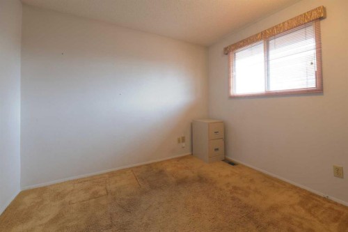 6501 Coach Hill Road Sw, Calgary, AB - Indoor Photo Showing Other Room