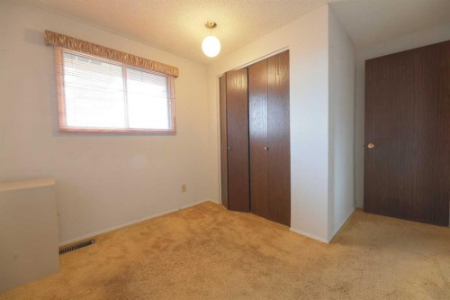 6501 Coach Hill Road Sw, Calgary, AB - Indoor Photo Showing Other Room