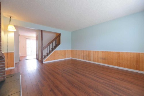 6501 Coach Hill Road Sw, Calgary, AB - Indoor Photo Showing Other Room