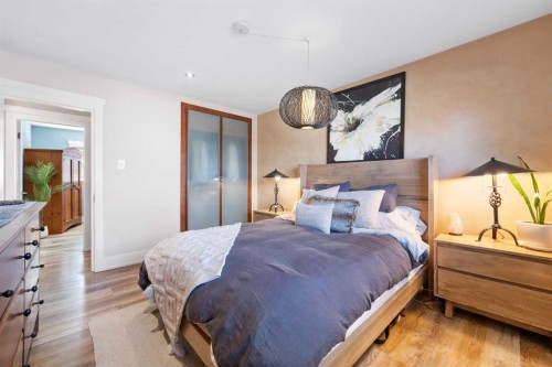 6 Grove Hill Place Sw, Calgary, AB - Indoor Photo Showing Bedroom