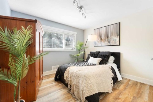 6 Grove Hill Place Sw, Calgary, AB - Indoor Photo Showing Bedroom