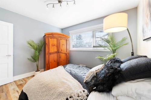 6 Grove Hill Place Sw, Calgary, AB - Indoor Photo Showing Bedroom