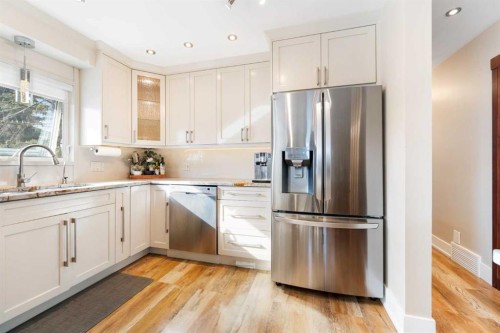 6 Grove Hill Place Sw, Calgary, AB - Indoor Photo Showing Kitchen With Upgraded Kitchen