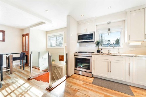 6 Grove Hill Place Sw, Calgary, AB - Indoor Photo Showing Kitchen
