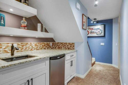 127 Hillcrest Boulevard, Strathmore, AB - Indoor Photo Showing Kitchen