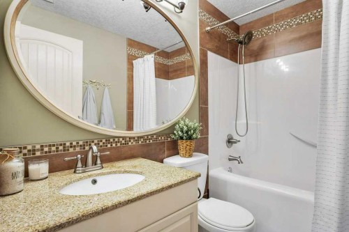 127 Hillcrest Boulevard, Strathmore, AB - Indoor Photo Showing Bathroom