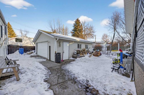 2158 22 Avenue, Didsbury, AB - Outdoor With Exterior