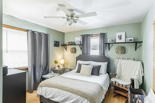 3423 1 Street Ne, Calgary, AB - Indoor Photo Showing Bedroom