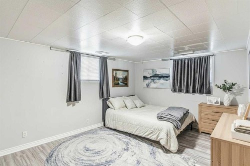 3423 1 Street Ne, Calgary, AB - Indoor Photo Showing Bedroom