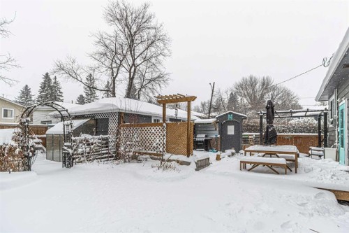 3423 1 Street Ne, Calgary, AB - Outdoor