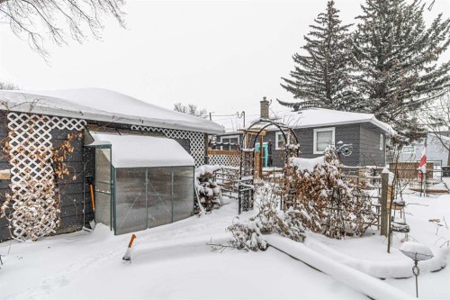 3423 1 Street Ne, Calgary, AB - Outdoor