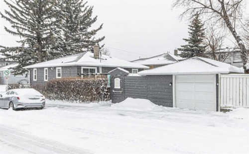 3423 1 Street Ne, Calgary, AB - Outdoor