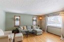 3423 1 Street Ne, Calgary, AB  - Indoor Photo Showing Living Room 