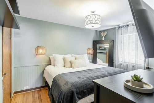 3423 1 Street Ne, Calgary, AB - Indoor Photo Showing Bedroom