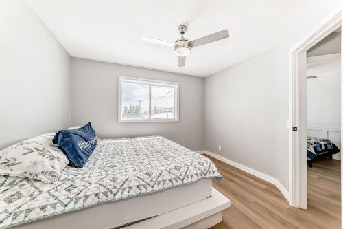 45 Hidden Hills Way Nw, Calgary, AB - Indoor Photo Showing Bedroom