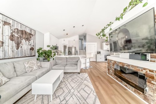45 Hidden Hills Way Nw, Calgary, AB - Indoor Photo Showing Living Room