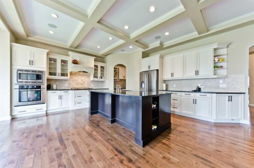 60 Elmont Rise Sw, Calgary, AB - Indoor Photo Showing Kitchen With Upgraded Kitchen