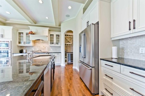 60 Elmont Rise Sw, Calgary, AB - Indoor Photo Showing Kitchen With Upgraded Kitchen