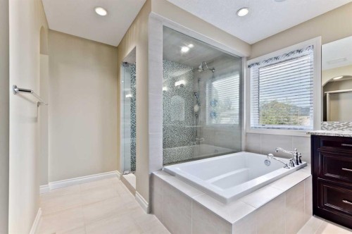 60 Elmont Rise Sw, Calgary, AB - Indoor Photo Showing Bathroom