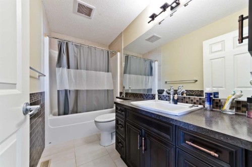 60 Elmont Rise Sw, Calgary, AB - Indoor Photo Showing Bathroom