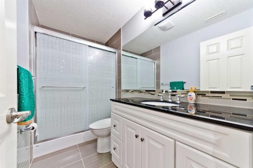 60 Elmont Rise Sw, Calgary, AB - Indoor Photo Showing Bathroom