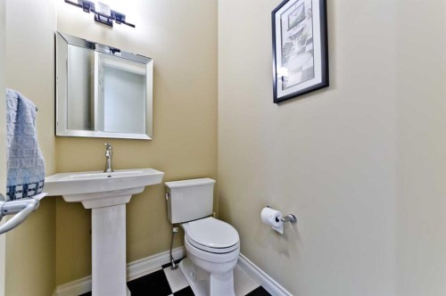 60 Elmont Rise Sw, Calgary, AB - Indoor Photo Showing Bathroom