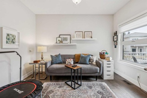 67 Scimitar Heath Nw, Calgary, AB - Indoor Photo Showing Living Room