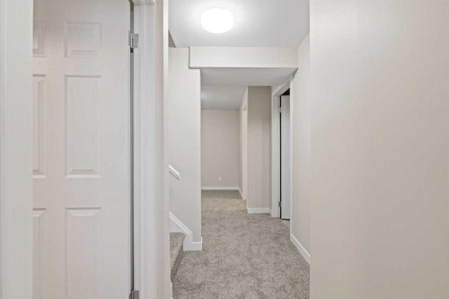 32 Deerpoint Road Se, Calgary, AB - Indoor Photo Showing Other Room