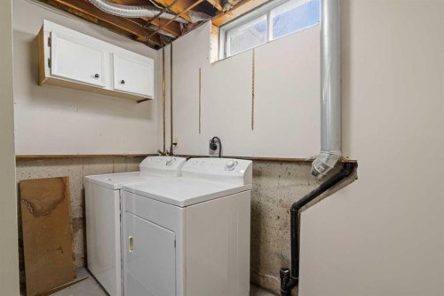 32 Deerpoint Road Se, Calgary, AB - Indoor Photo Showing Laundry Room