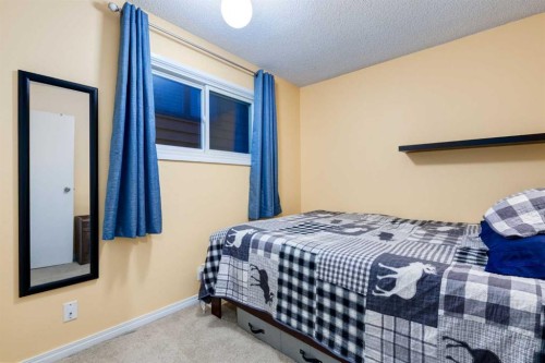 4 Cedarbrook Way Sw, Calgary, AB - Indoor Photo Showing Bedroom