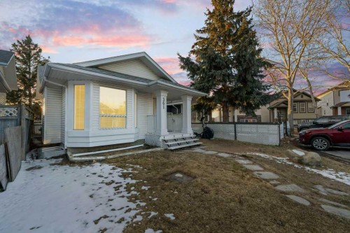 361 Martinwood Place Ne, Calgary, AB - Outdoor