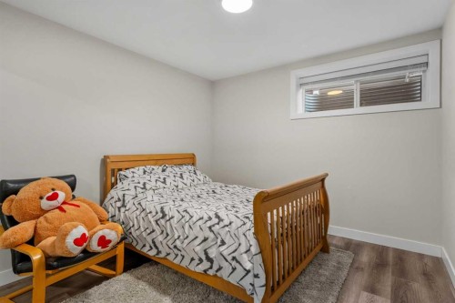 311 Chaparral Ravine View Se, Calgary, AB - Indoor Photo Showing Bedroom