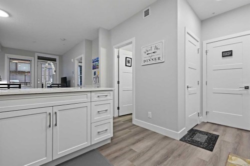 105-8355 19 Avenue Sw, Calgary, AB - Indoor Photo Showing Other Room
