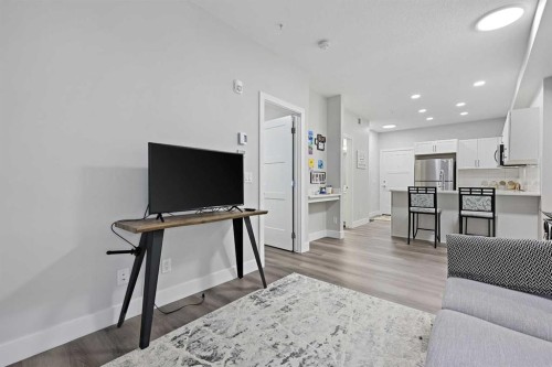 105-8355 19 Avenue Sw, Calgary, AB - Indoor Photo Showing Other Room