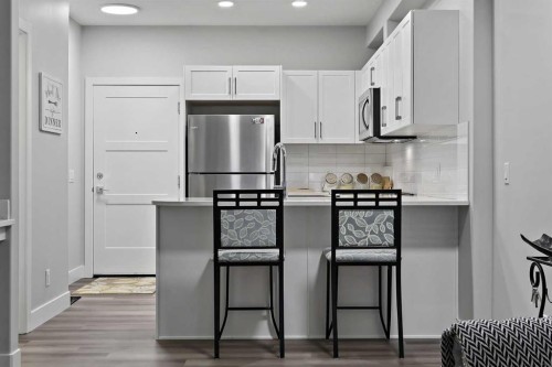 105-8355 19 Avenue Sw, Calgary, AB - Indoor Photo Showing Kitchen