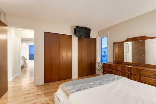 8 Deerwood Road Se, Calgary, AB - Indoor Photo Showing Bedroom